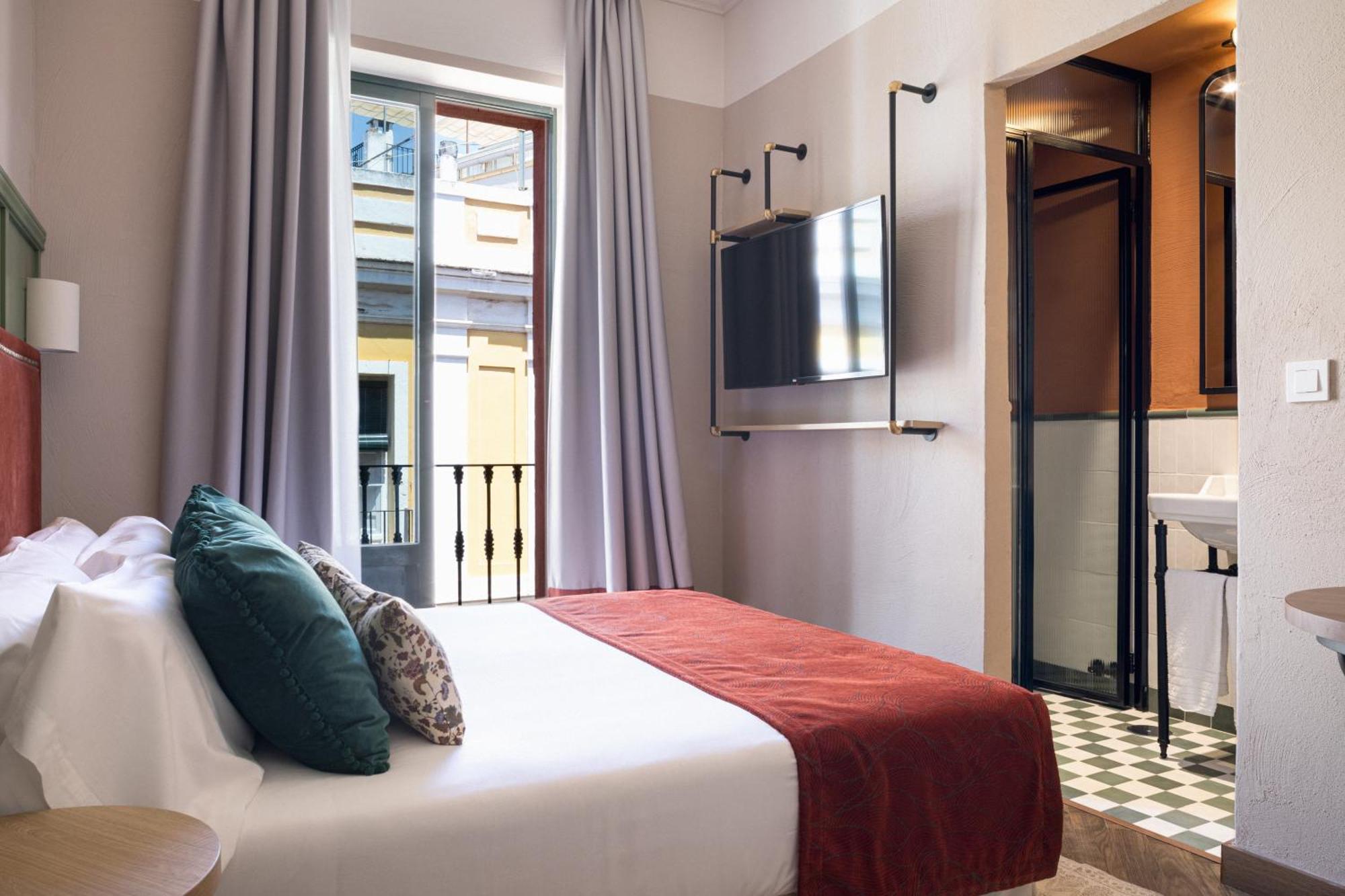 Hotel The Honest & 3*